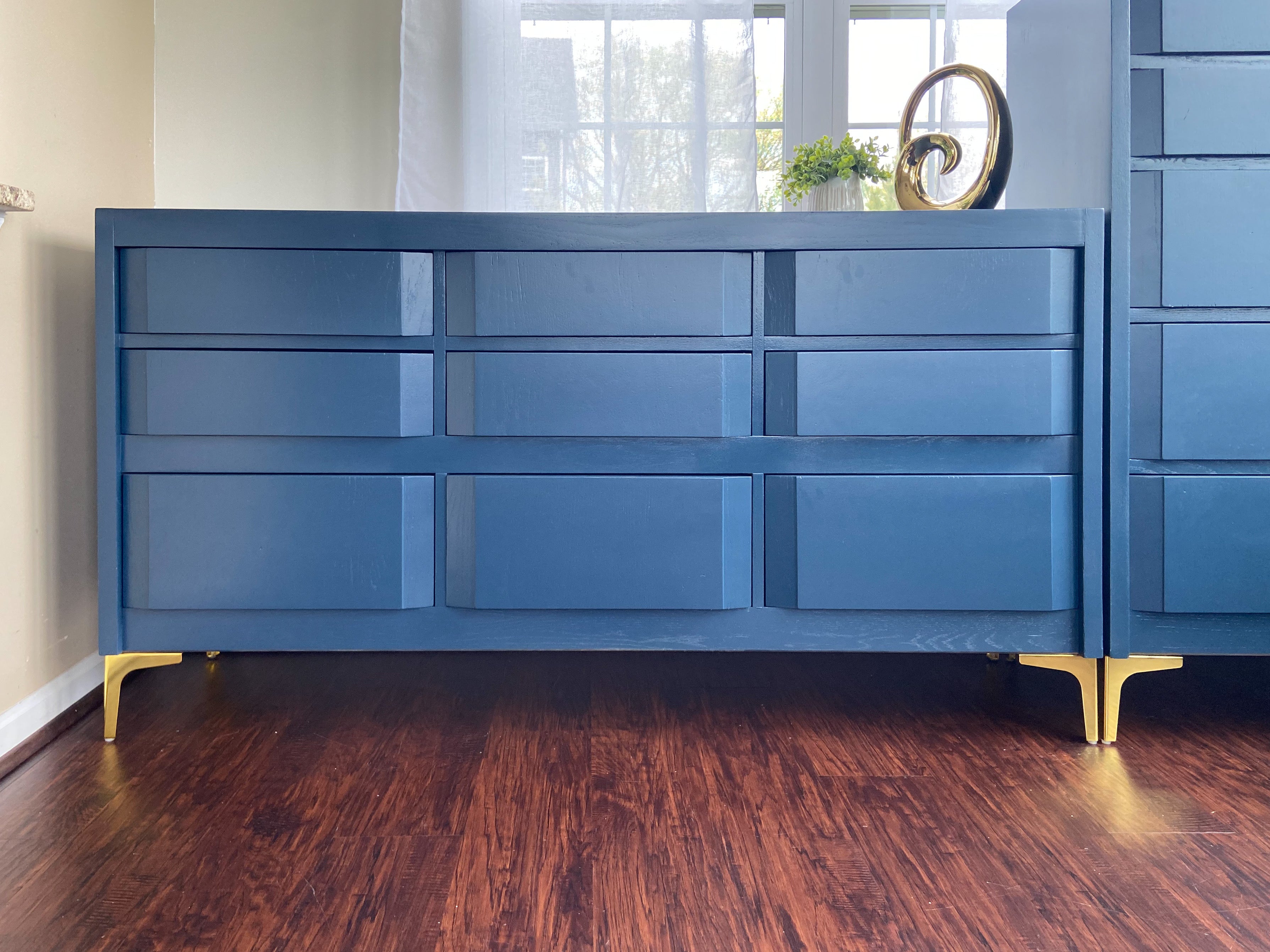 Huntley mid on sale century dresser